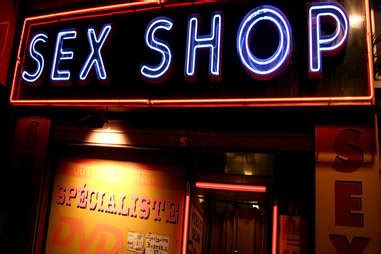 Best Red Light Districts in the World For Hooking Up